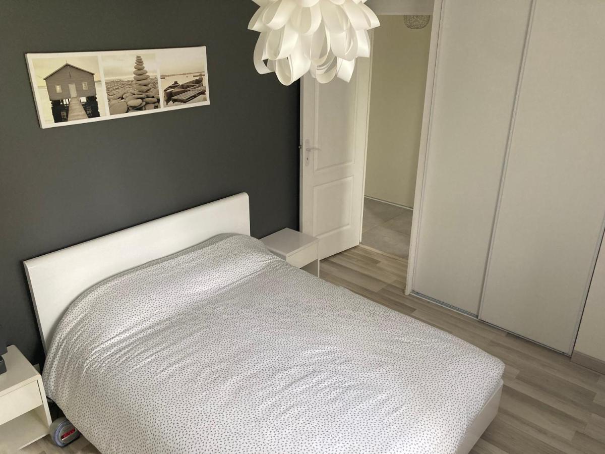 Maison Familiale Avec Jardin De 1500M2 Saint-Genes-de-Fronsac Bagian luar foto